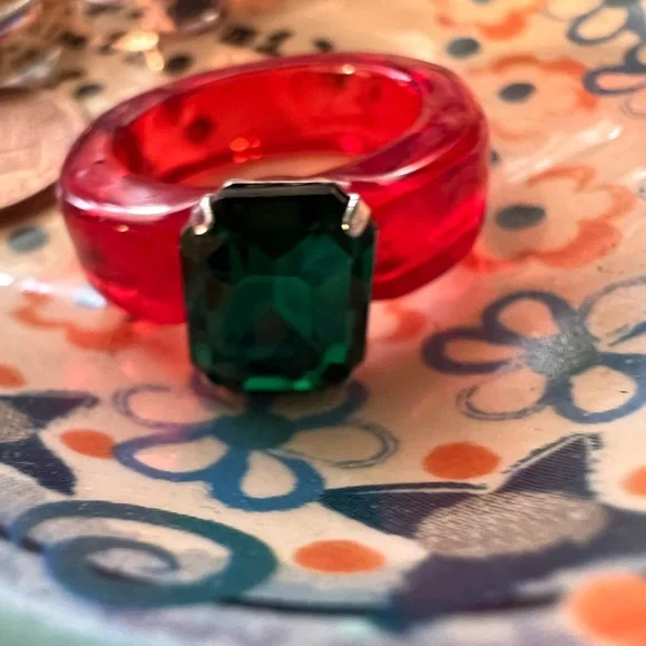 🆕️ Emerald Green and Ruby Red Lucite Ring - Picture 4 of 9